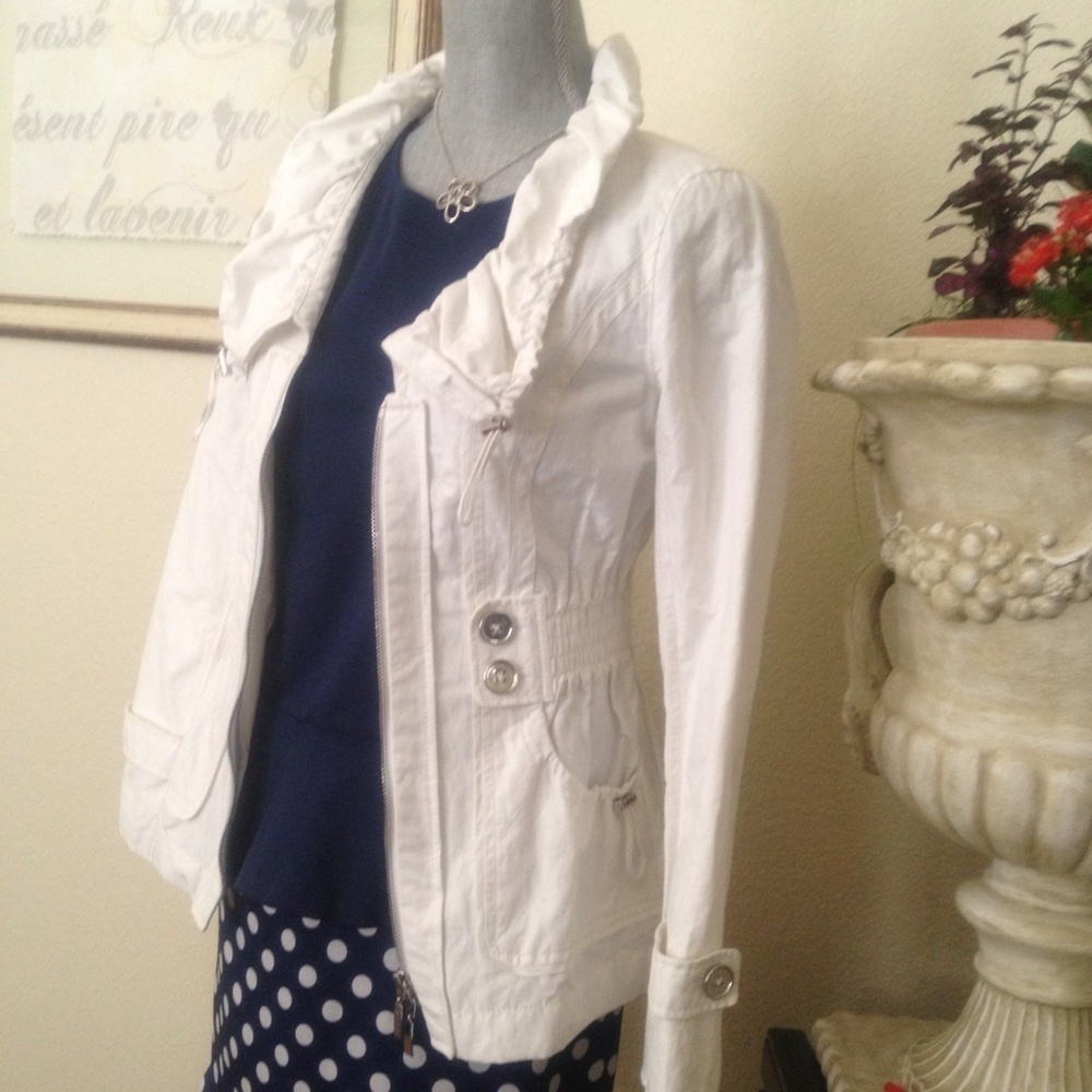 - New - WHBM white jacket 🪴price is firm🪴 - Picture 1 of 5